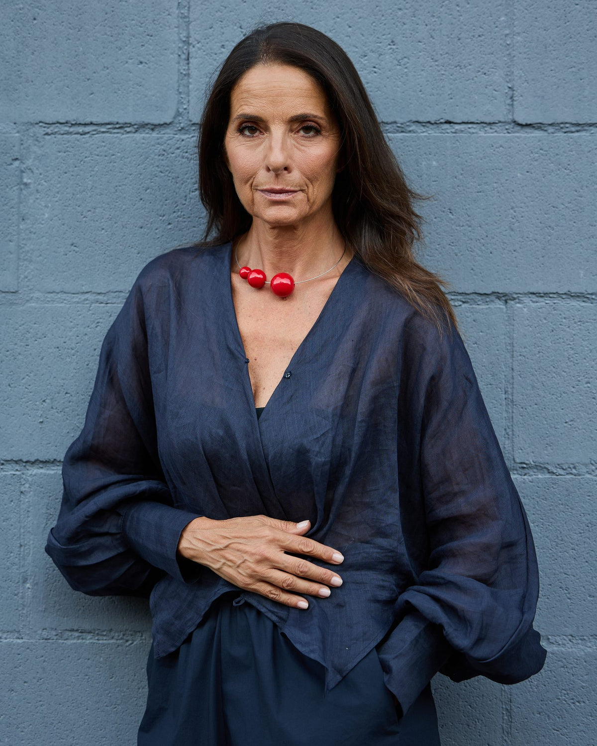 Woman wearing Uno due tre Necklace