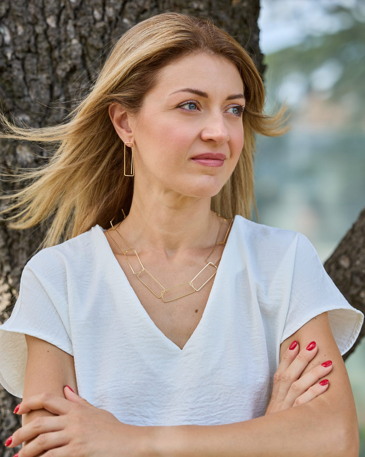 Collana Aria Corta Oro in argento 925, indossata