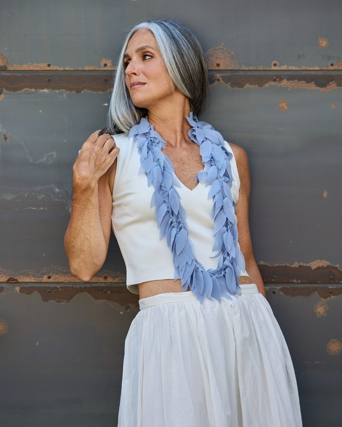 Donna con la Collana Colibrì