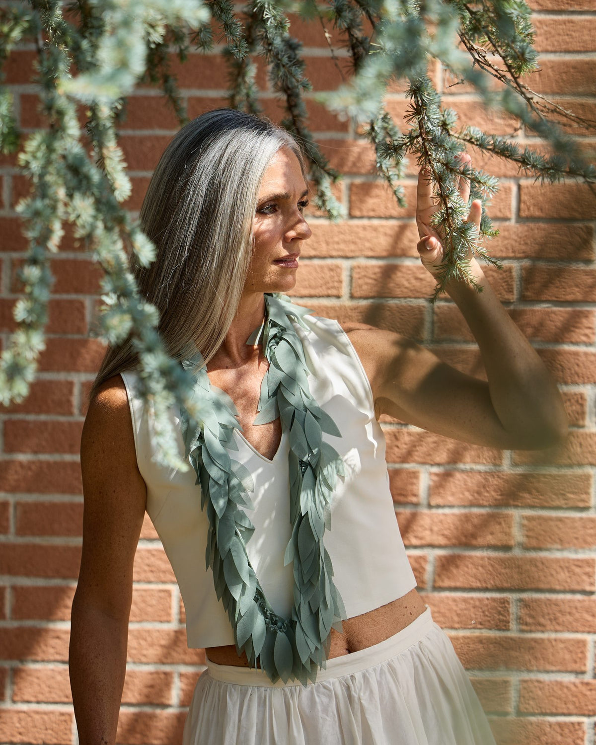 Donna con la Collana Colibrì