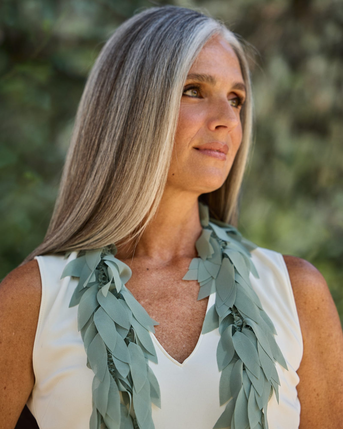 Donna con la Collana Colibrì