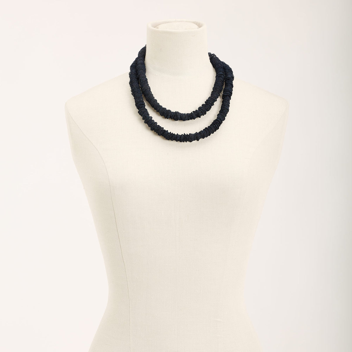 Collana Dafne, blu notte