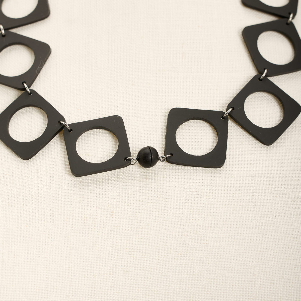 Collana Dama, nero