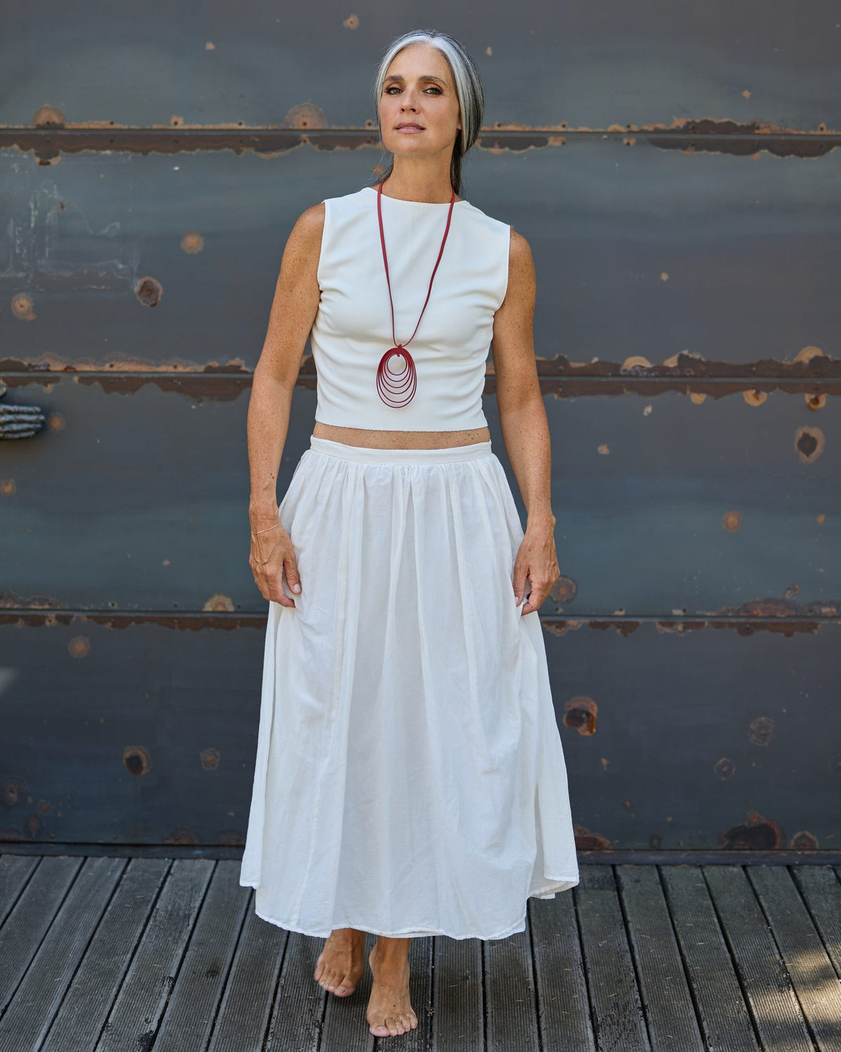 Donna con la Collana Disco Music