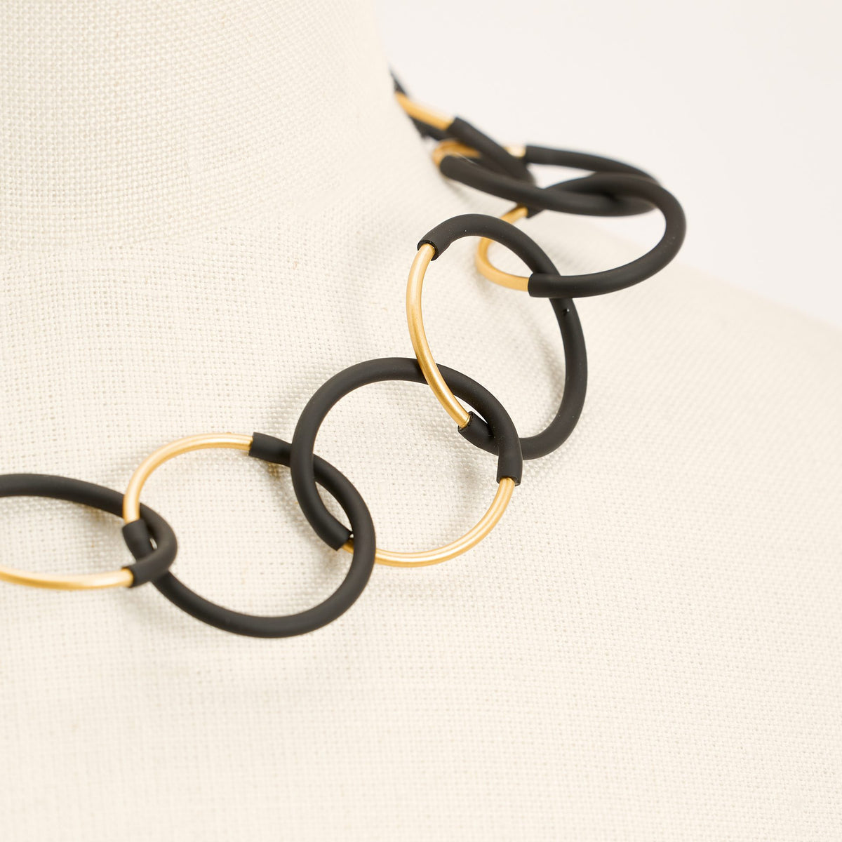 Collana Eclissi Corta Oro, nero