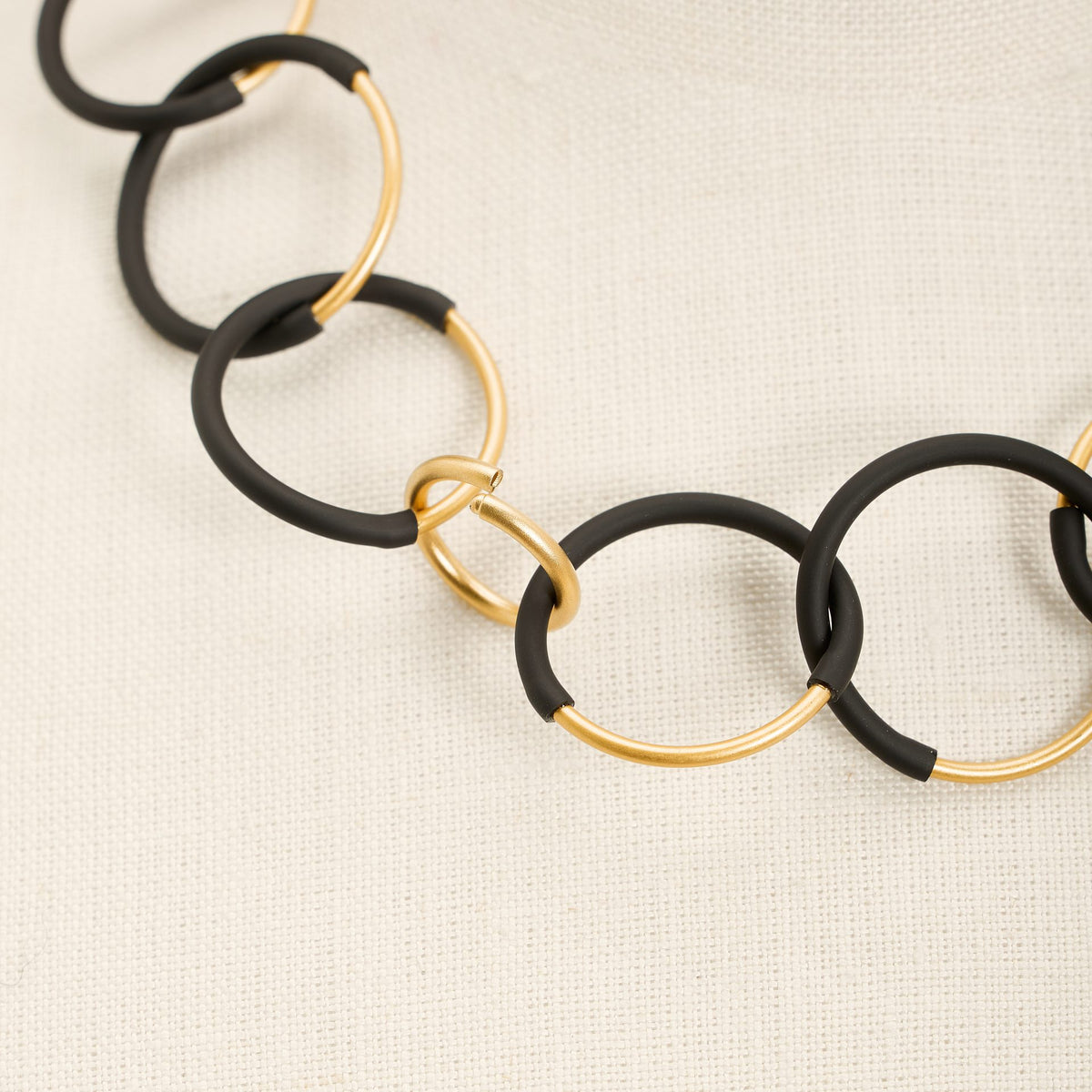 Collana Eclissi Corta Oro, nero