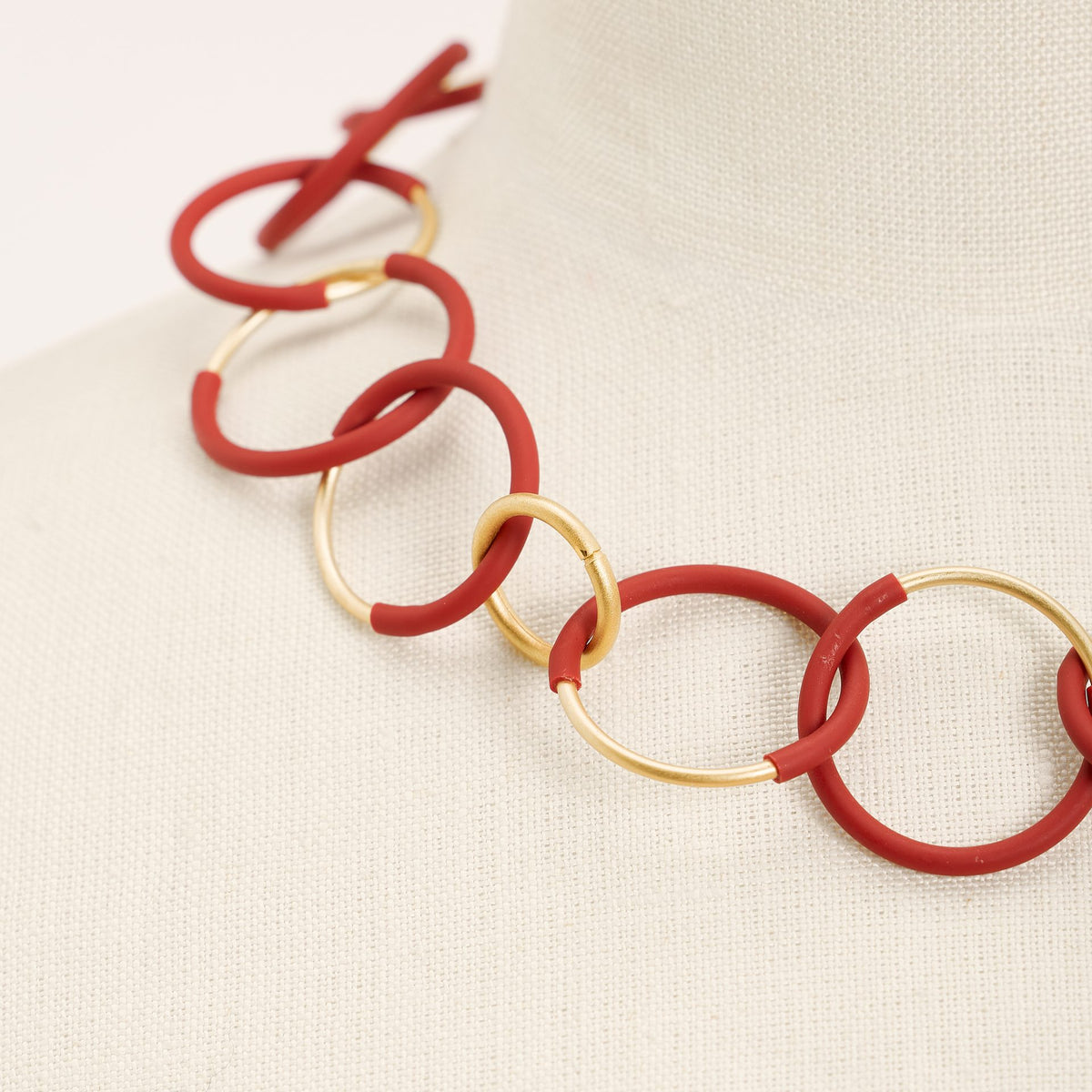 Collana Eclissi Corta Oro, rosso pastello