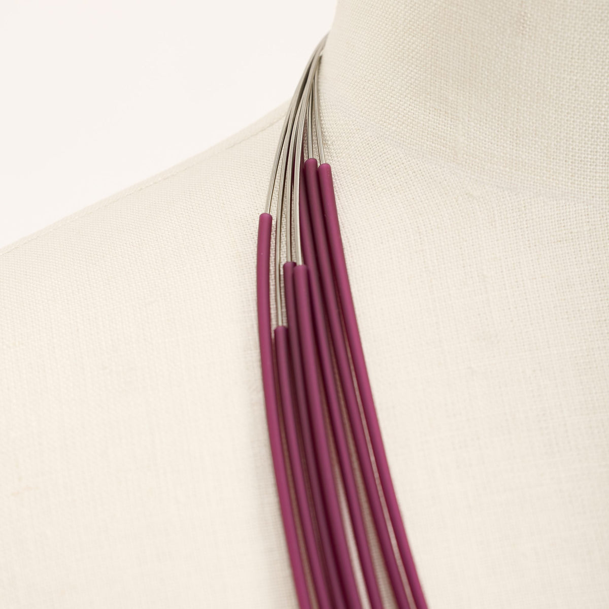 Elle+ Short Necklace, burgundy