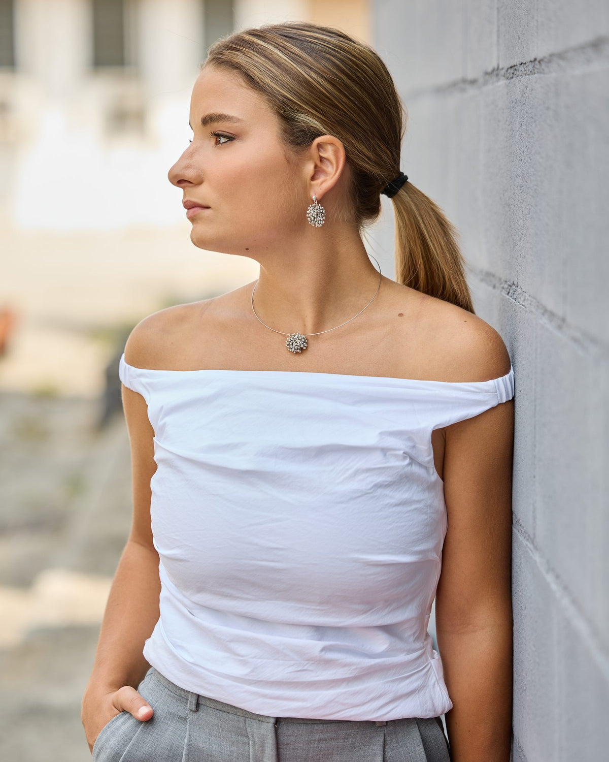 Donna con la Collana Festa