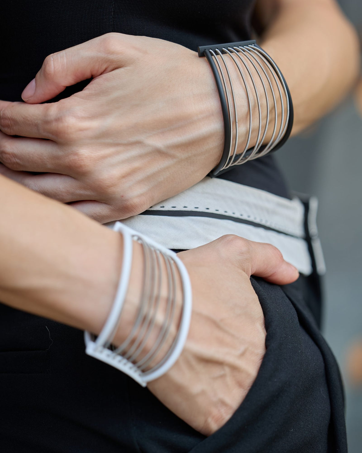 Woman wearing Flow Bracelet