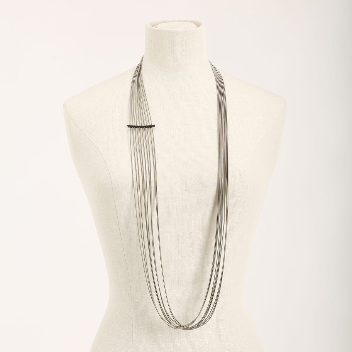 Collana Flow, titanio