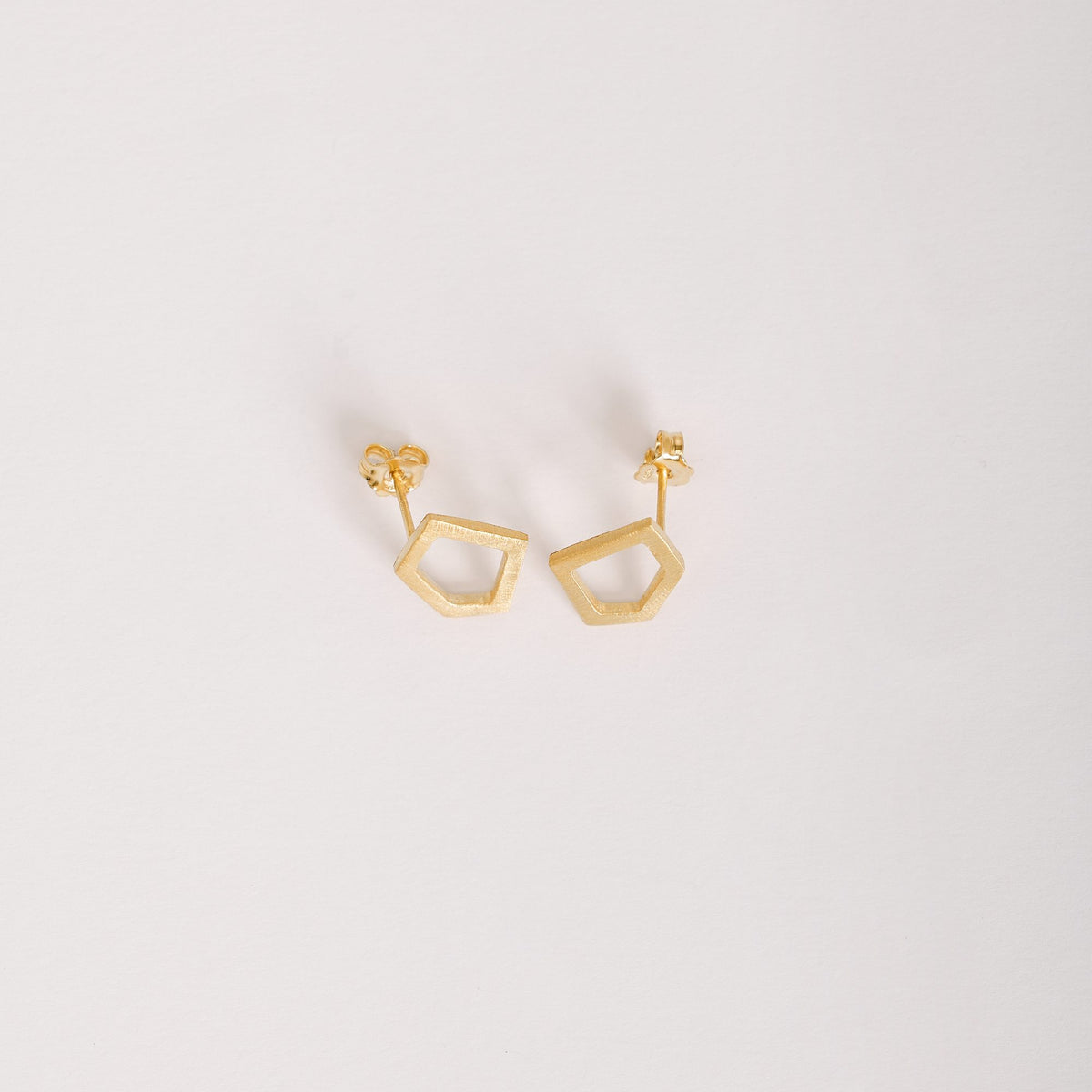 Orecchini I'mperfect Oro in argento 925, su fondo chiaro