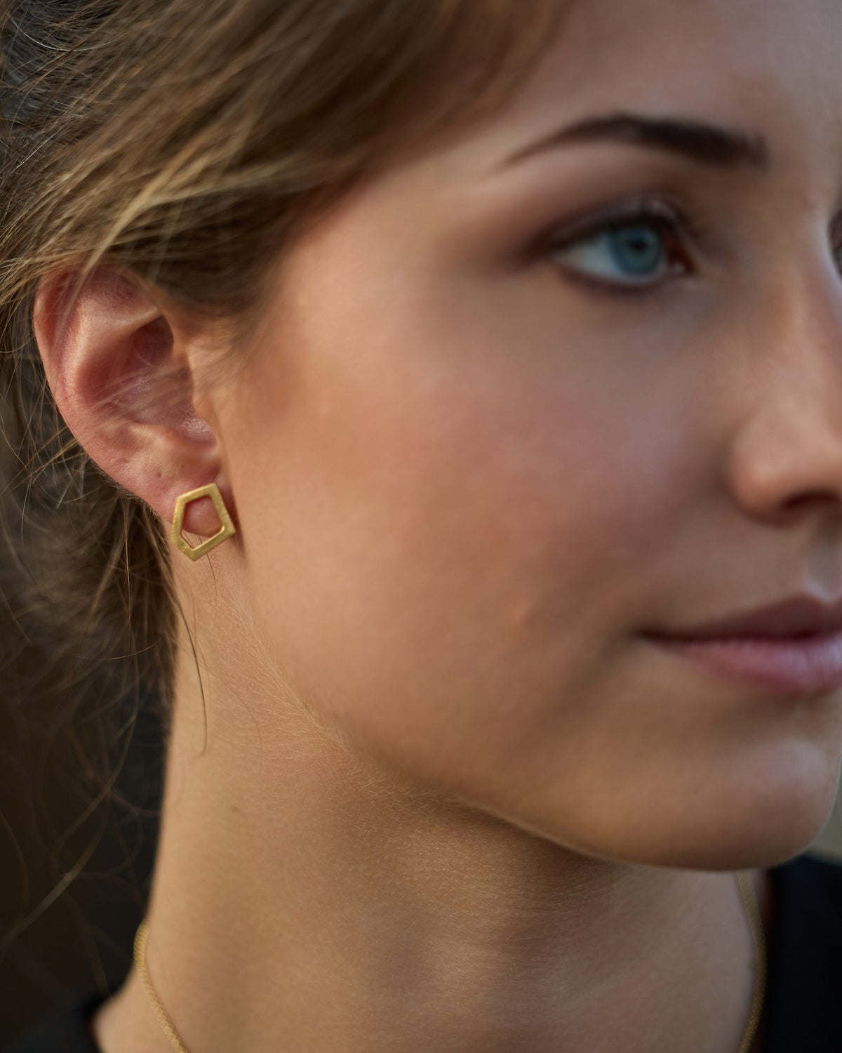 I'mperfect Gold earrings in 925 sterling silver, worn, close-up on the ear
