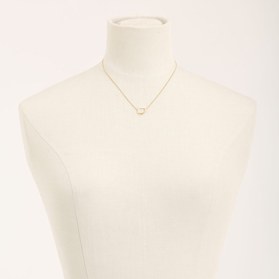 Collana I'mperfect Oro in argento 925, su fondo chiaro