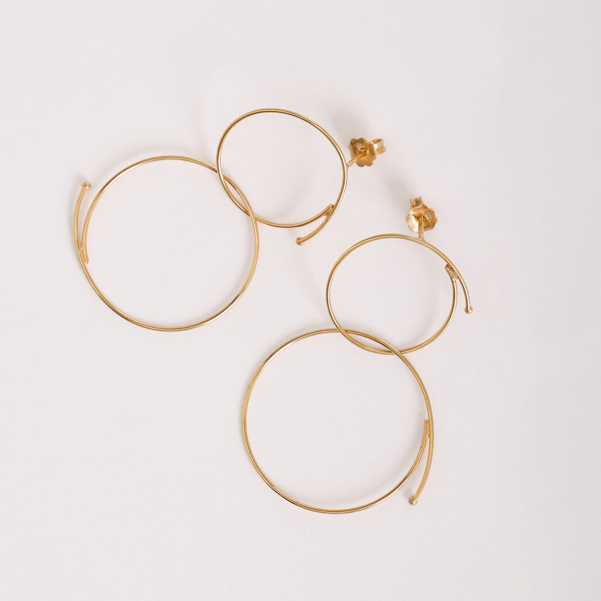Orecchini Junction Oro in argento 925, su fondo chiaro