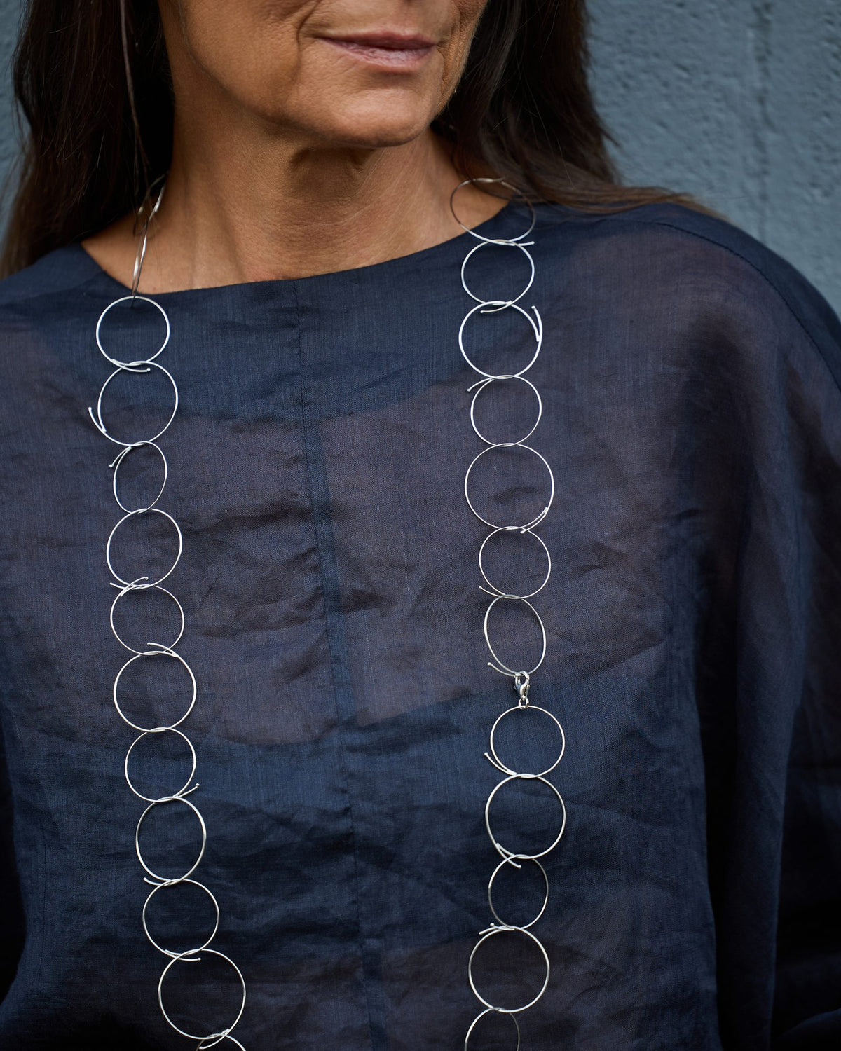 Collana Junction Rodio in argento 925, indossata