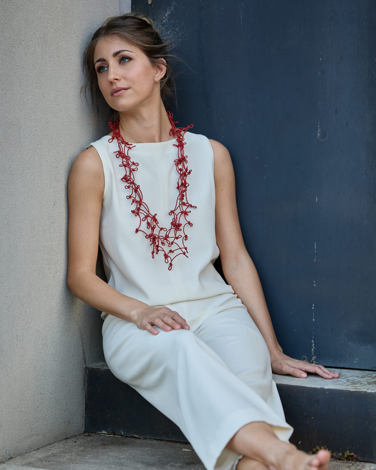 Woman wearing Knots Long Necklace