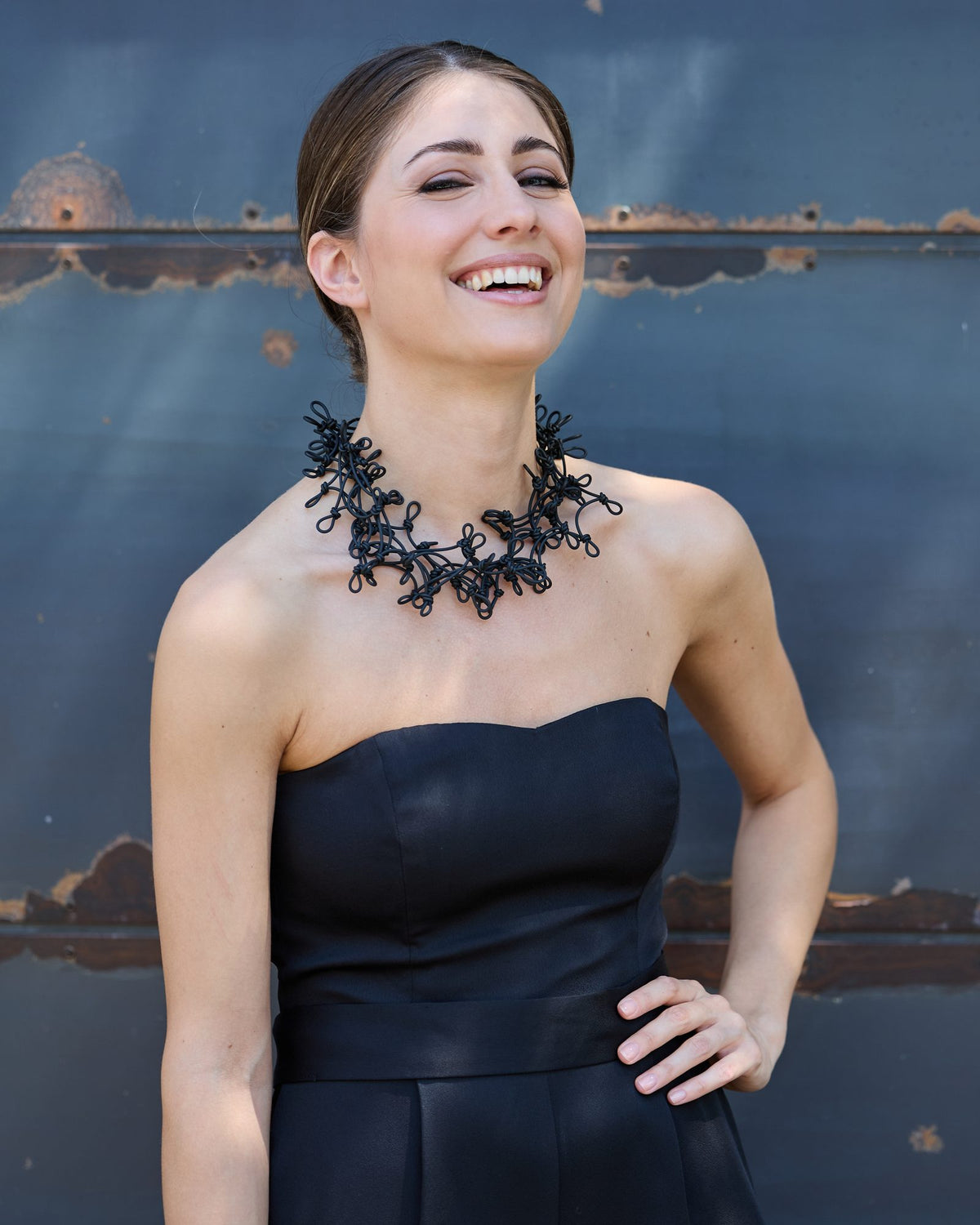 Woman wearing Knots Short Necklace