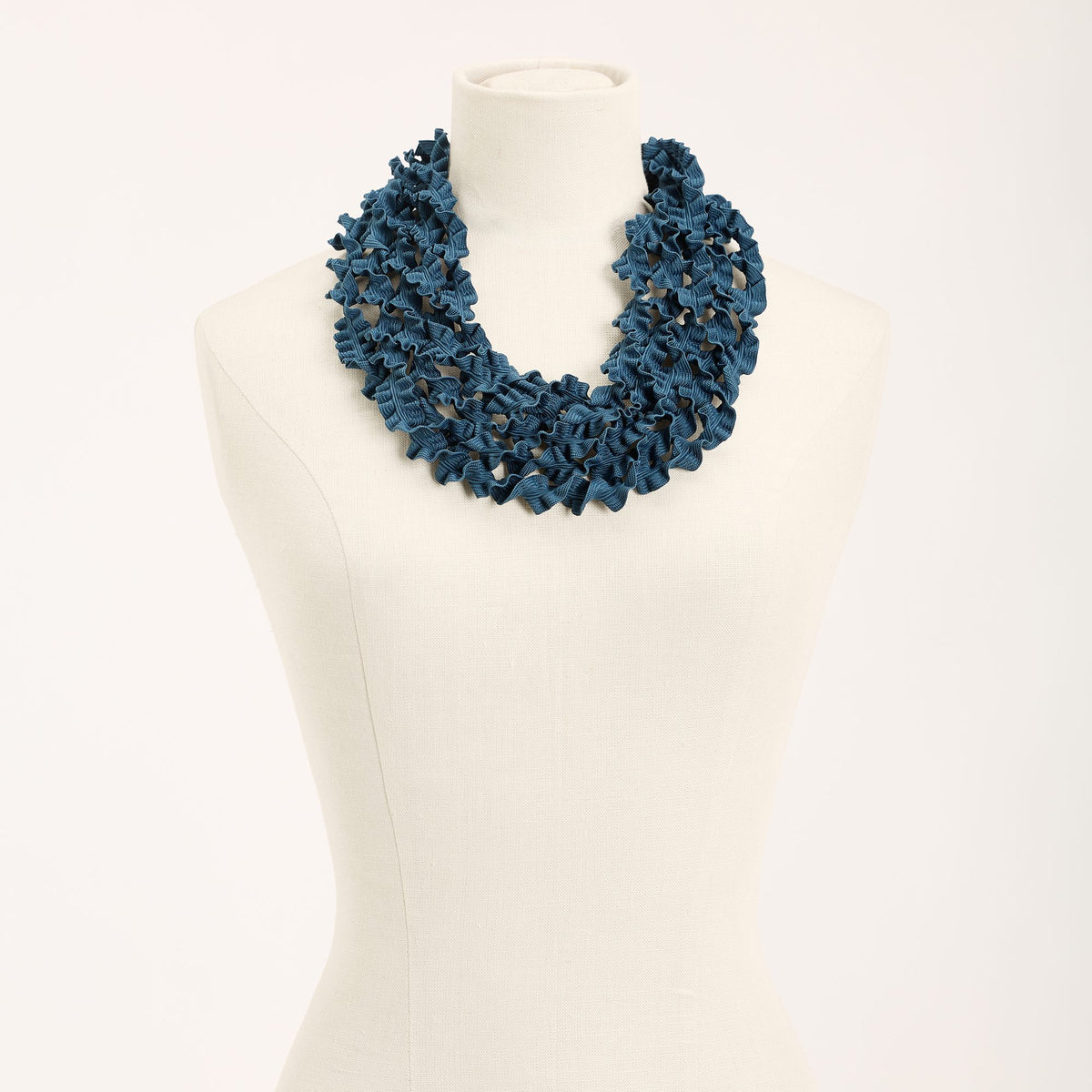 Laccio Short Necklace, blue