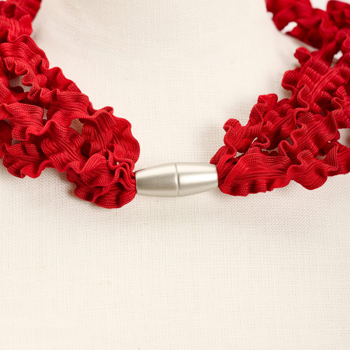 Laccio Short Necklace, red