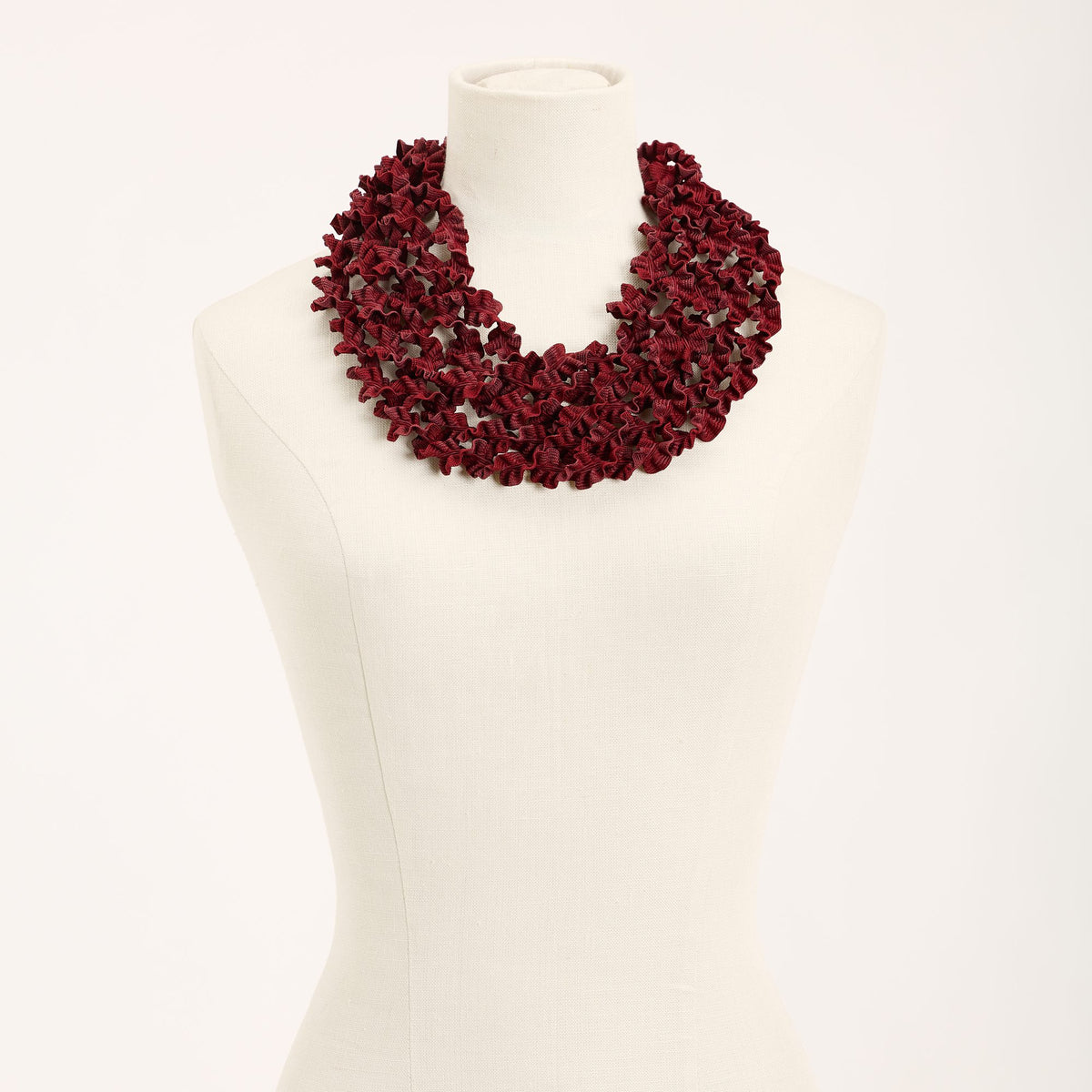 Laccio Short Necklace, burgundy