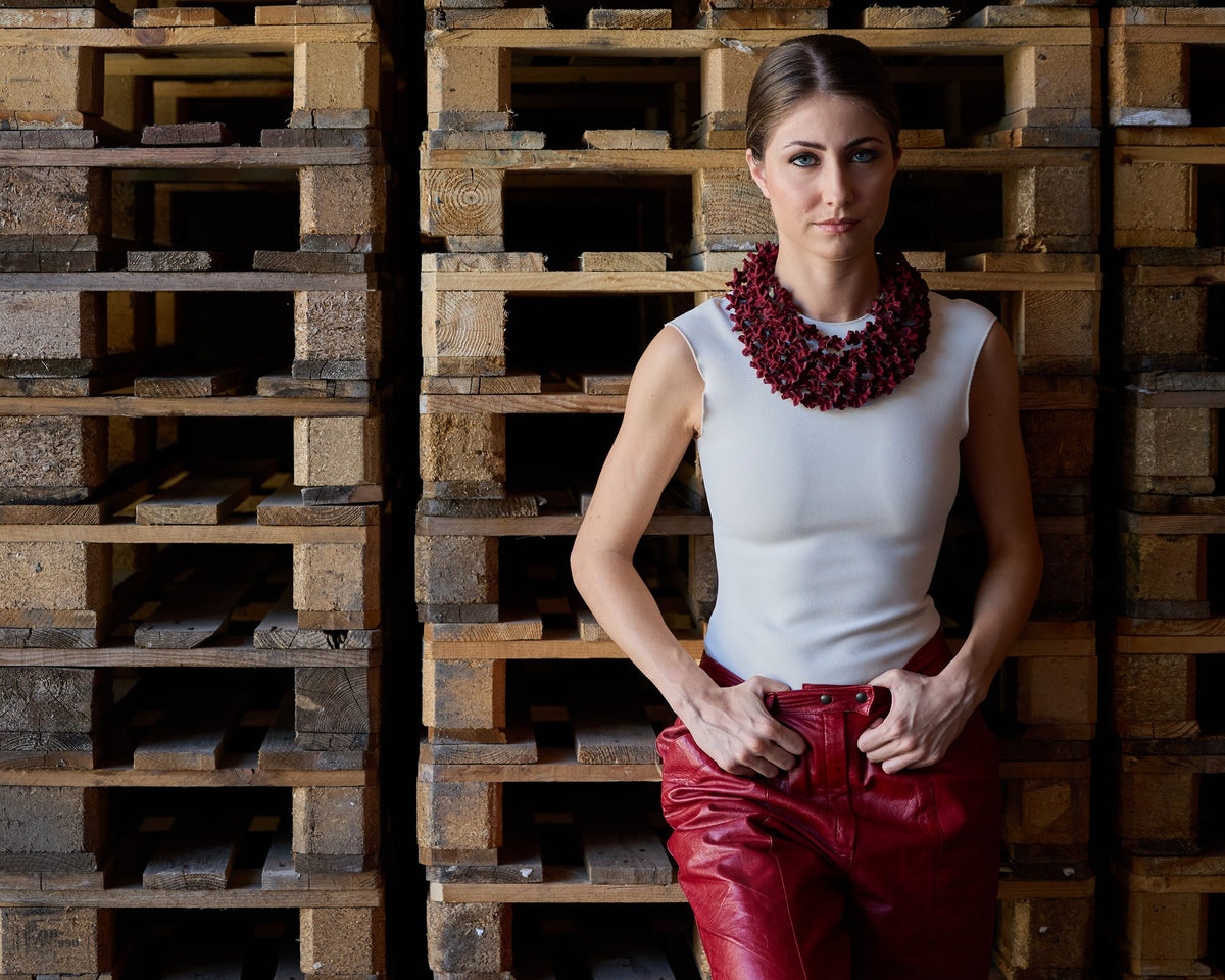 Laccio Short Necklace, burgundy