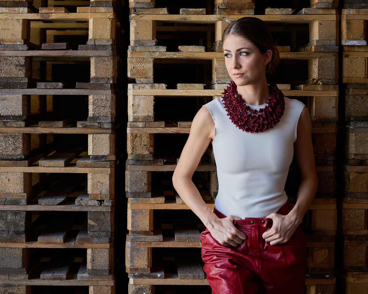 Laccio Short Necklace, burgundy
