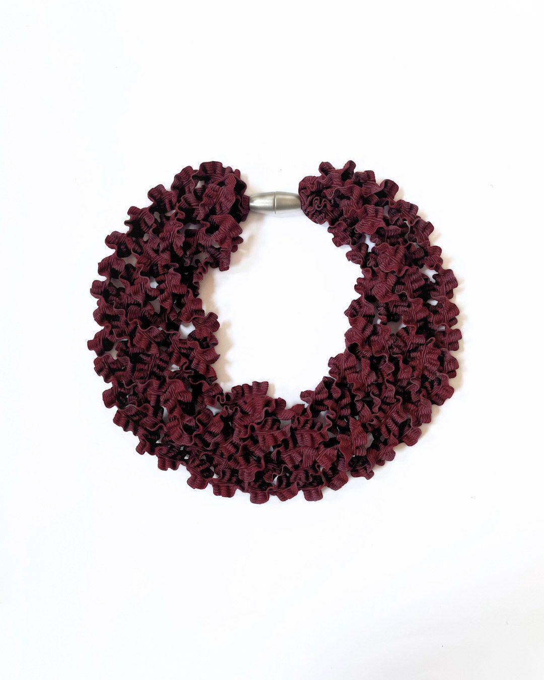 Woman wearing Laccio Short Necklace