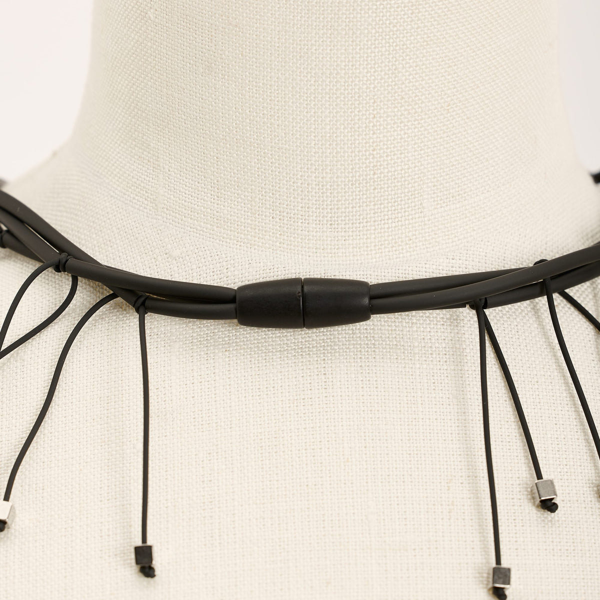 Luce Short Necklace, black