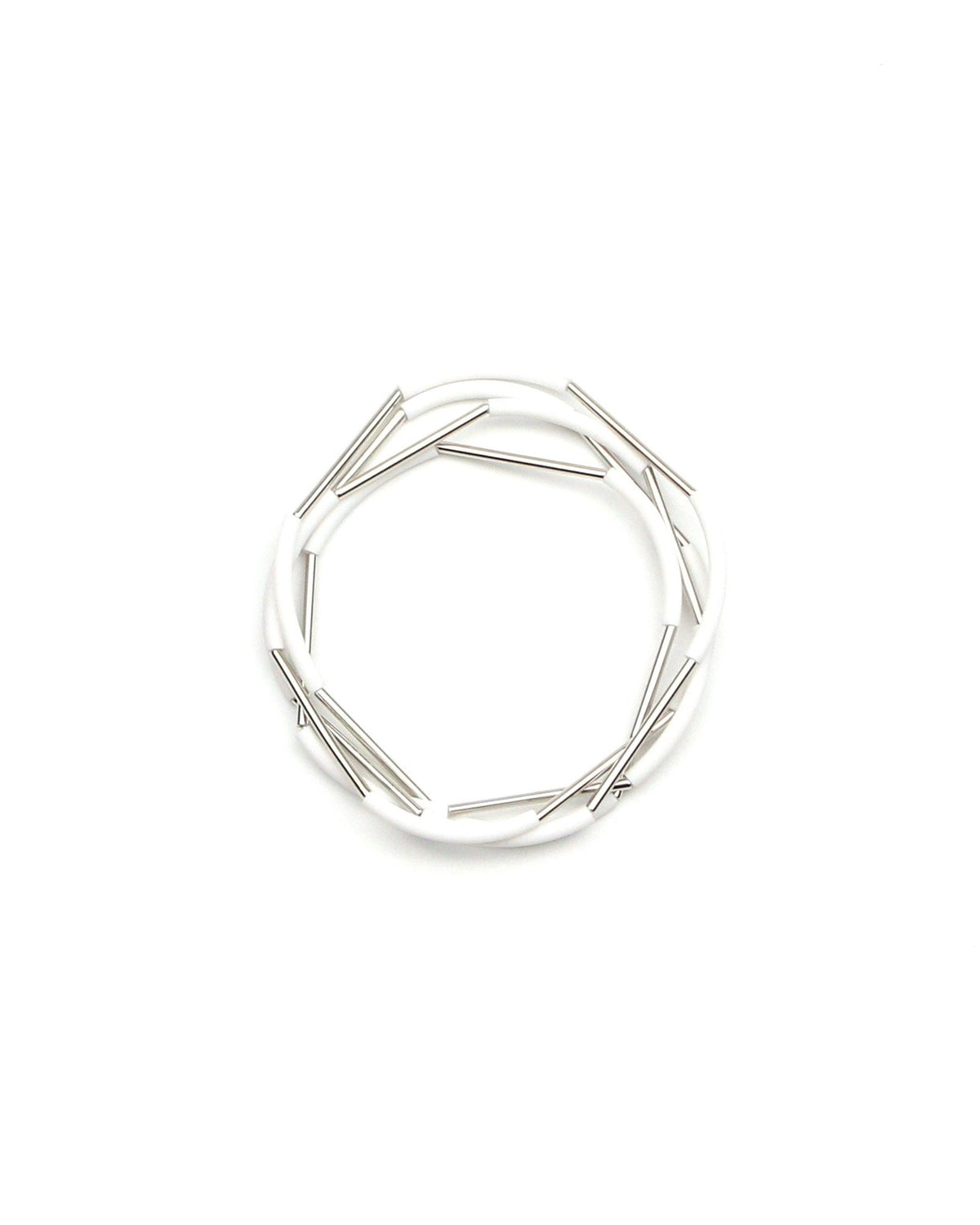Woman wearing Nerò Rhodium Bracelet