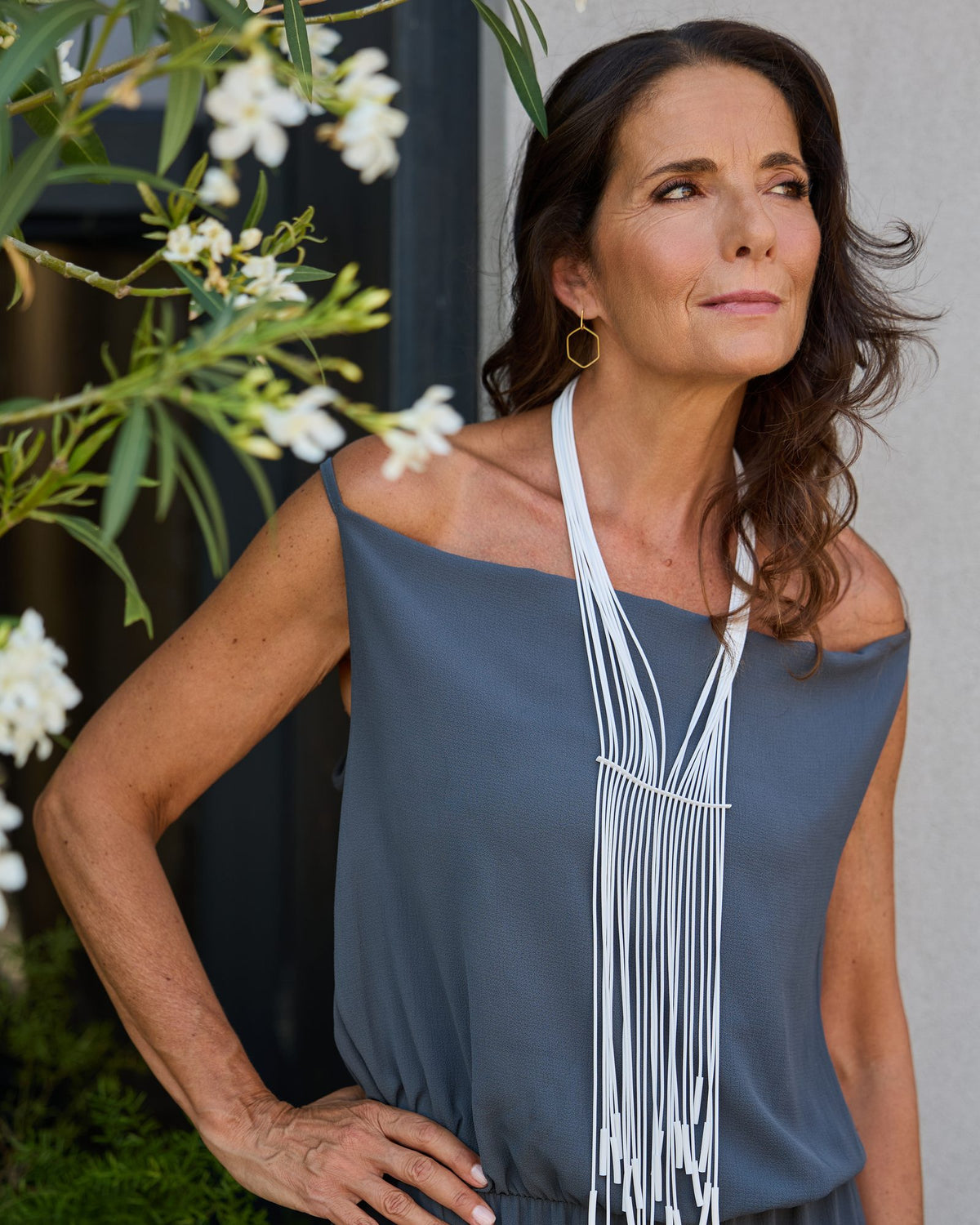 Donna con la Collana Niagara