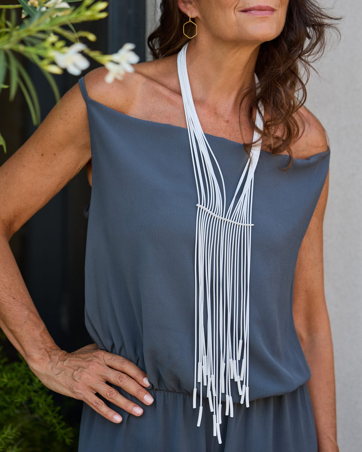 Donna con la Collana Niagara