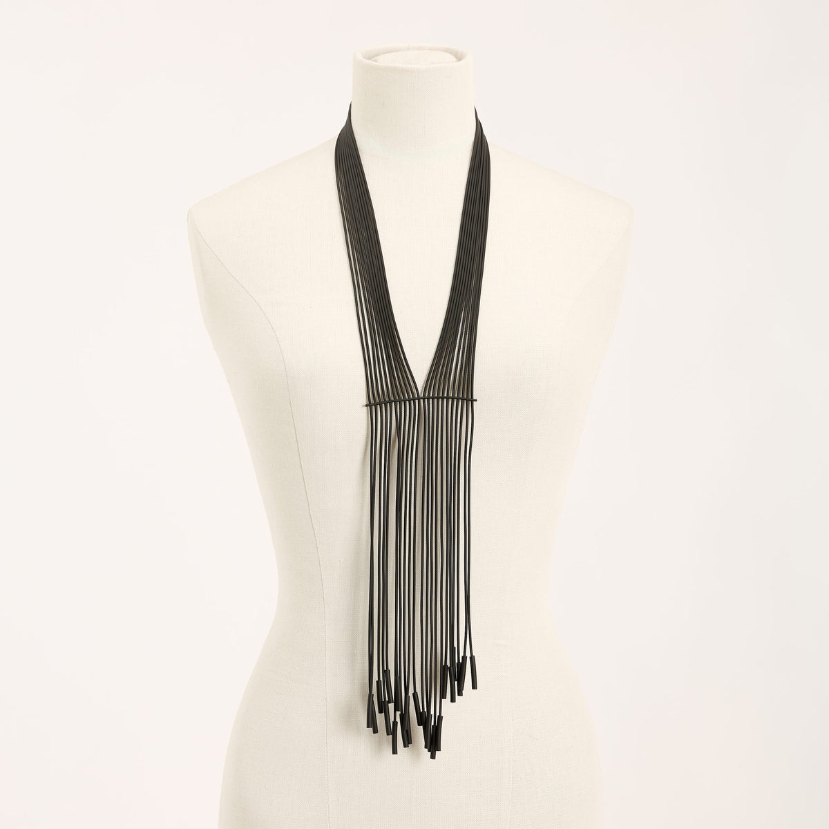 Collana Niagara, nero