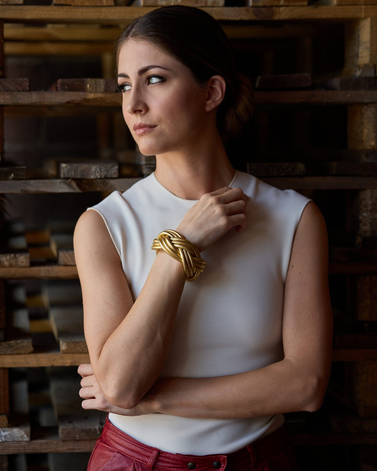 Woman wearing Nodo Marino Leather Bracelet