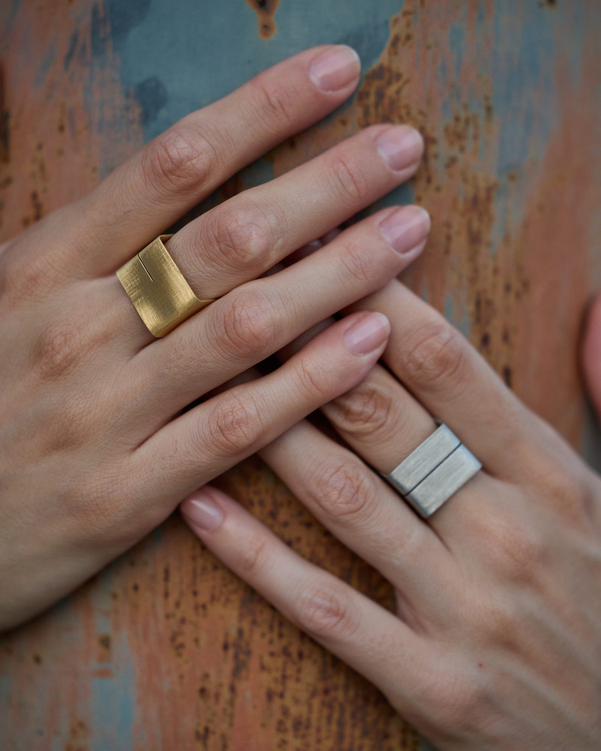Anello QB Line Oro in argento 925, indossato