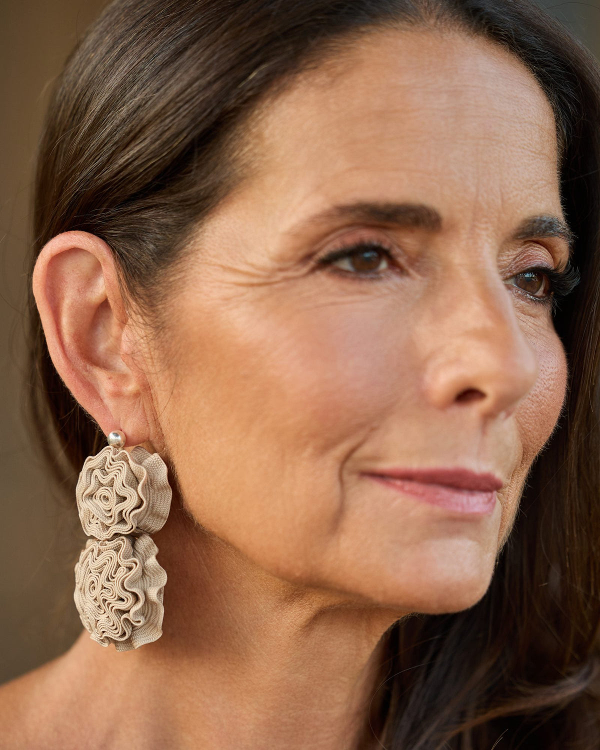 Donna con gli Orecchini Rosae