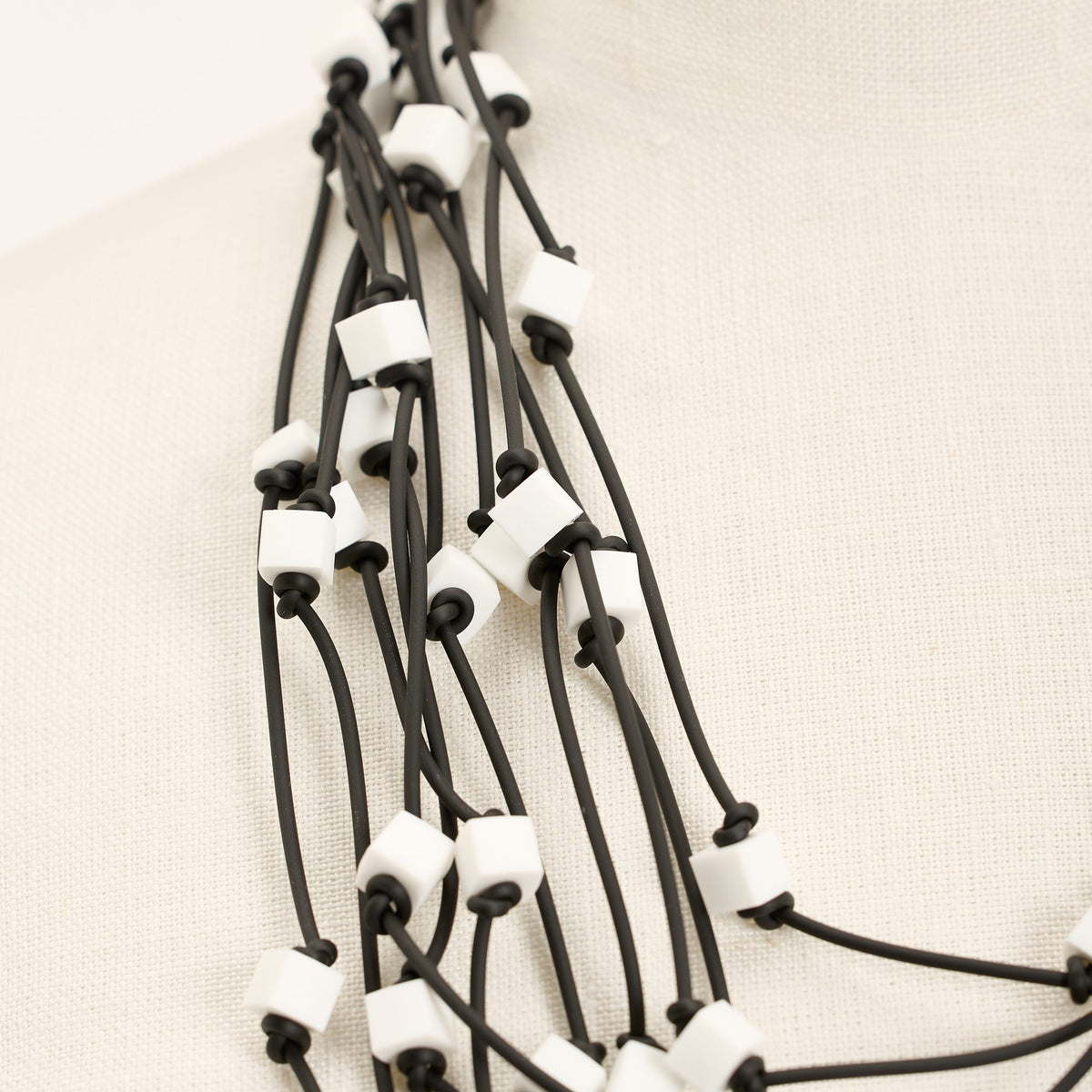 Collana Scuba Lunga, nero e bianco