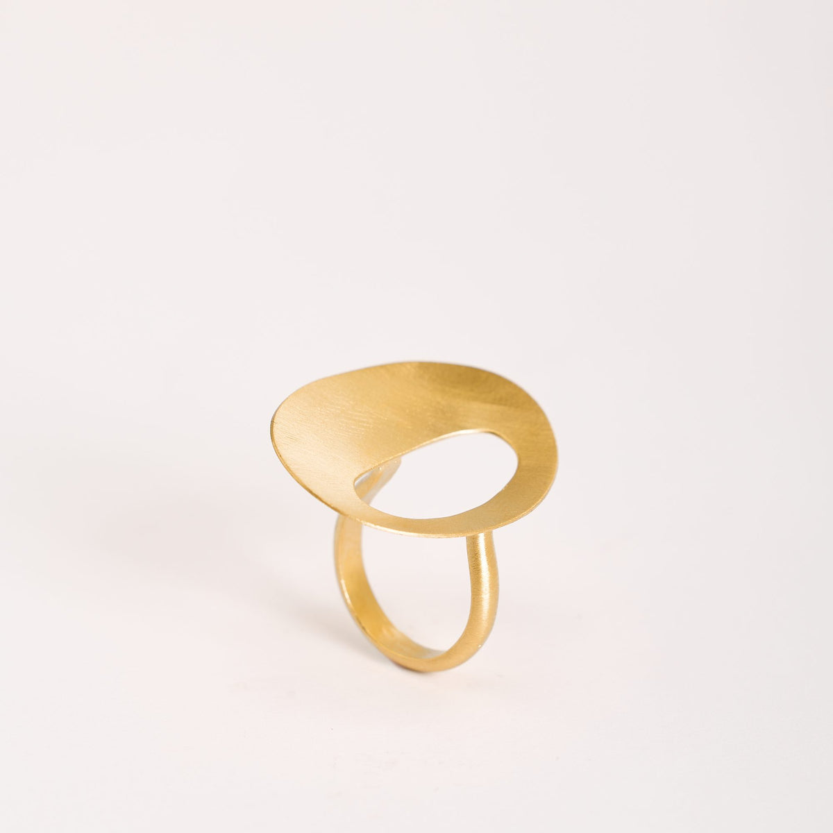 Anello Sidney Oro in argento 925, su fondo bianco