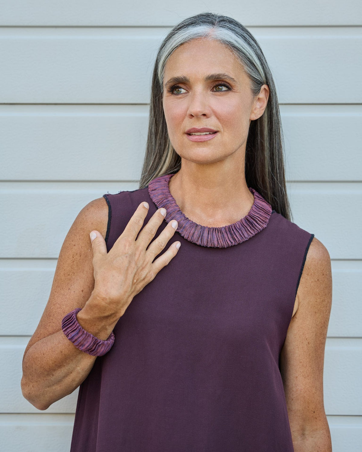 Woman wearing Sintesi Necklace