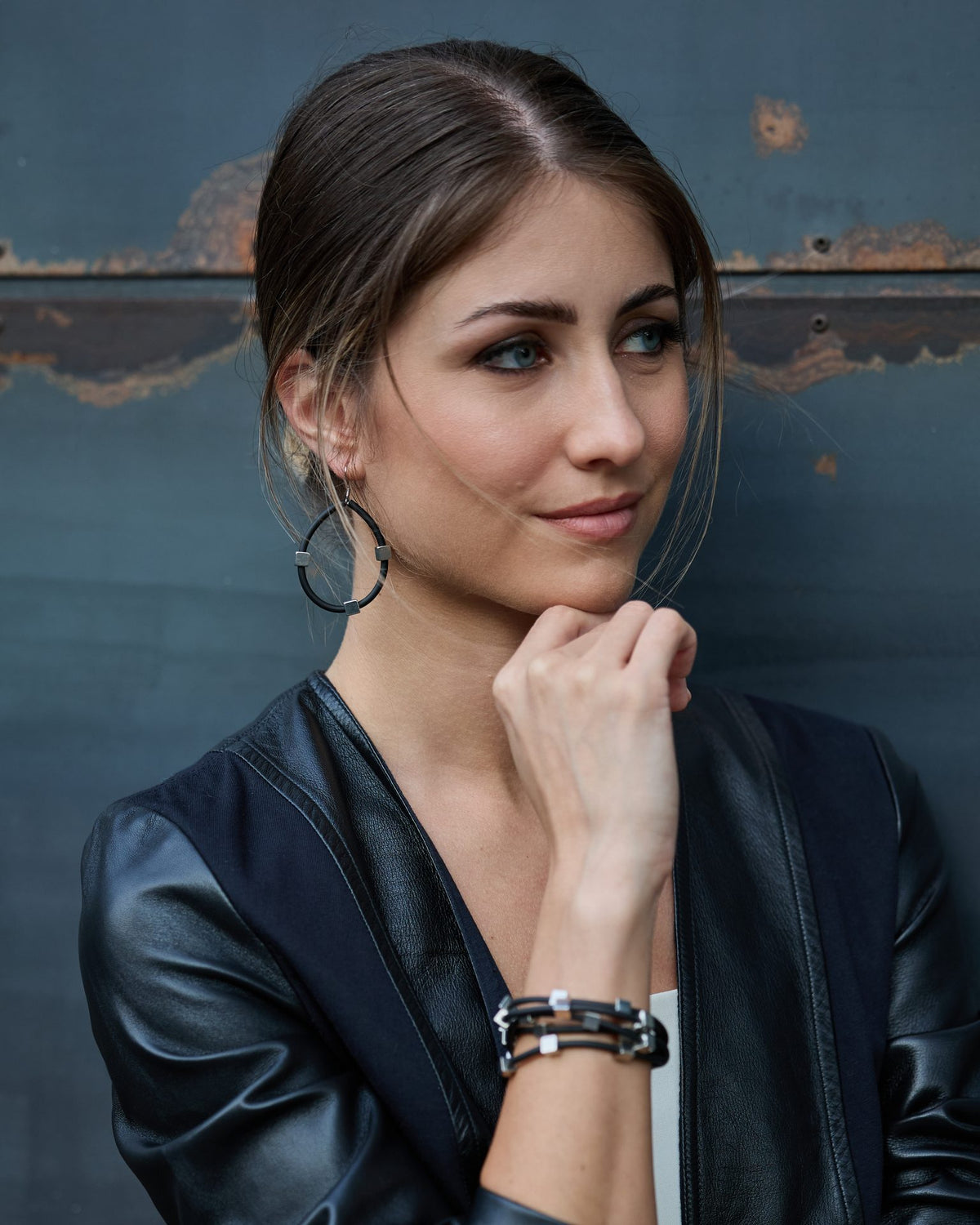 Woman wearing Sirio Bracelet