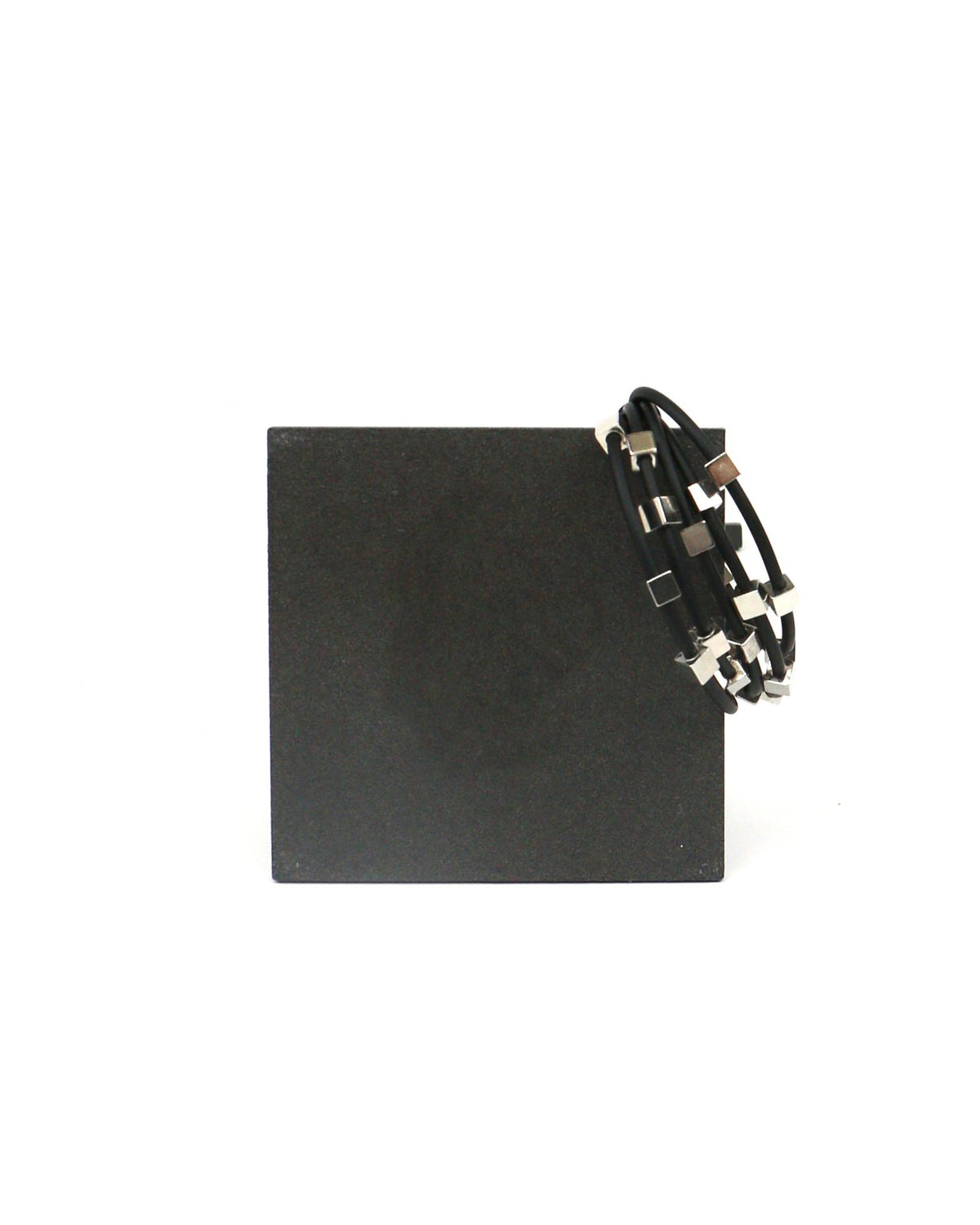 Woman wearing Sirio Bracelet