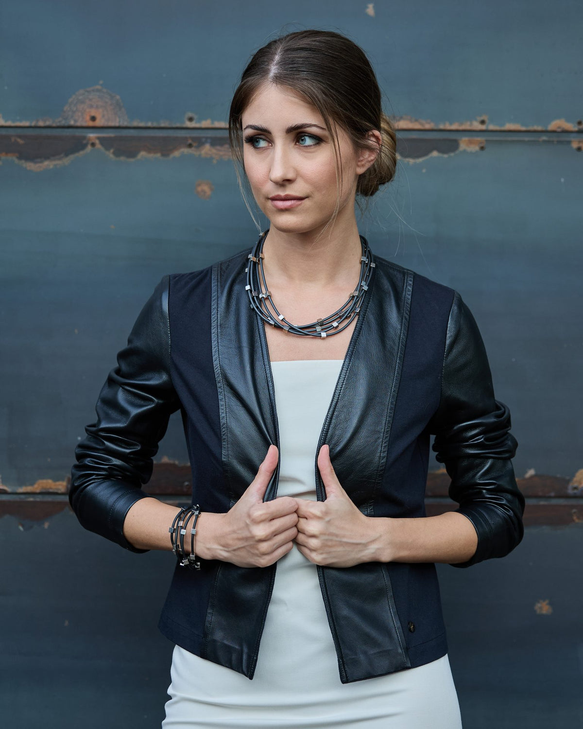 Woman wearing Sirio Necklace
