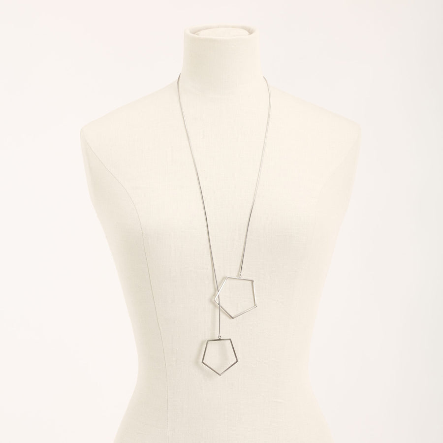 Collana Sisters Rodio in argento 925, su fondo chiaro
