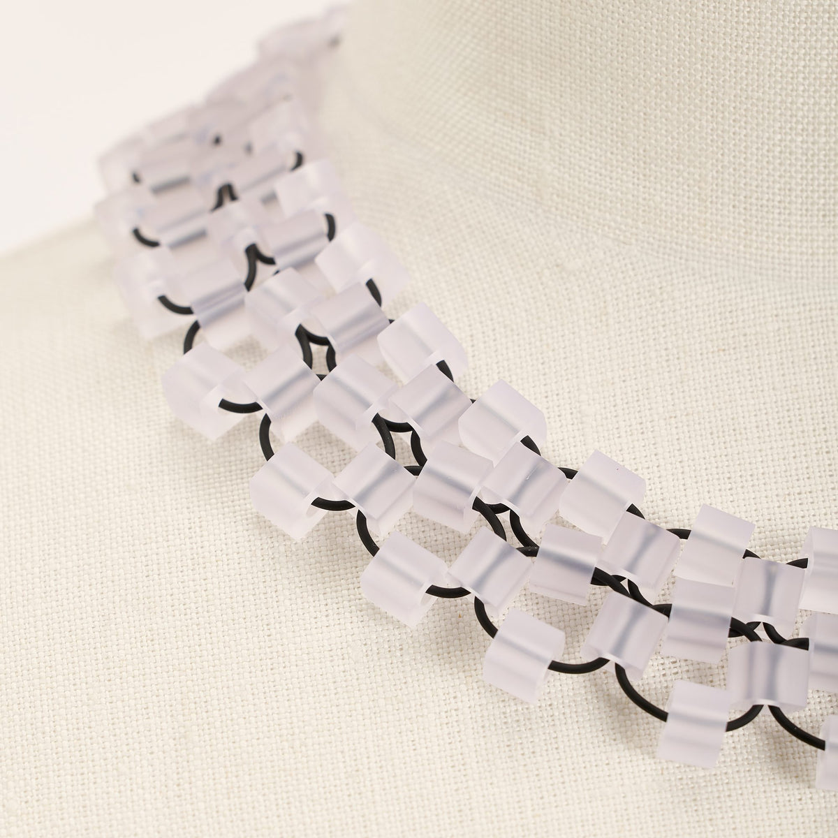 Collana Torre, opaline e nero
