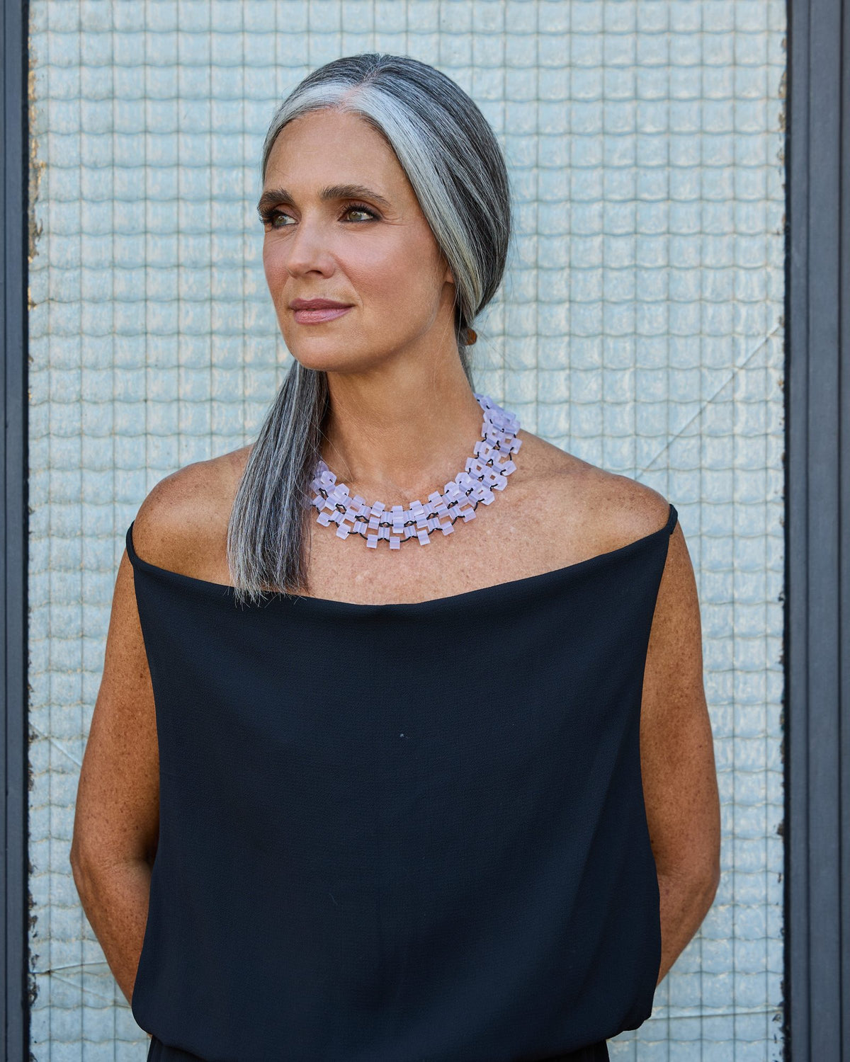 Donna con la Collana Torre