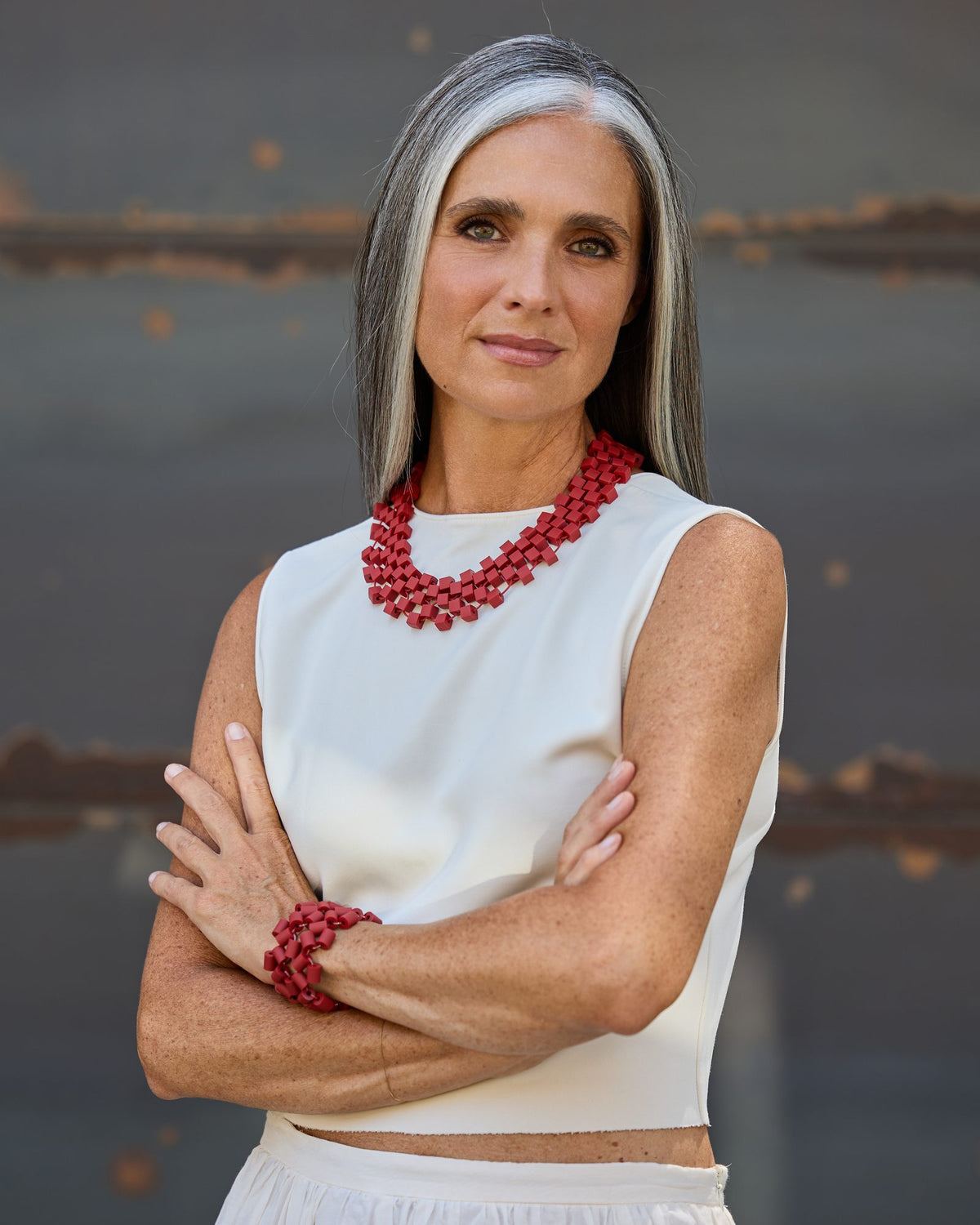 Donna con la Collana Torre
