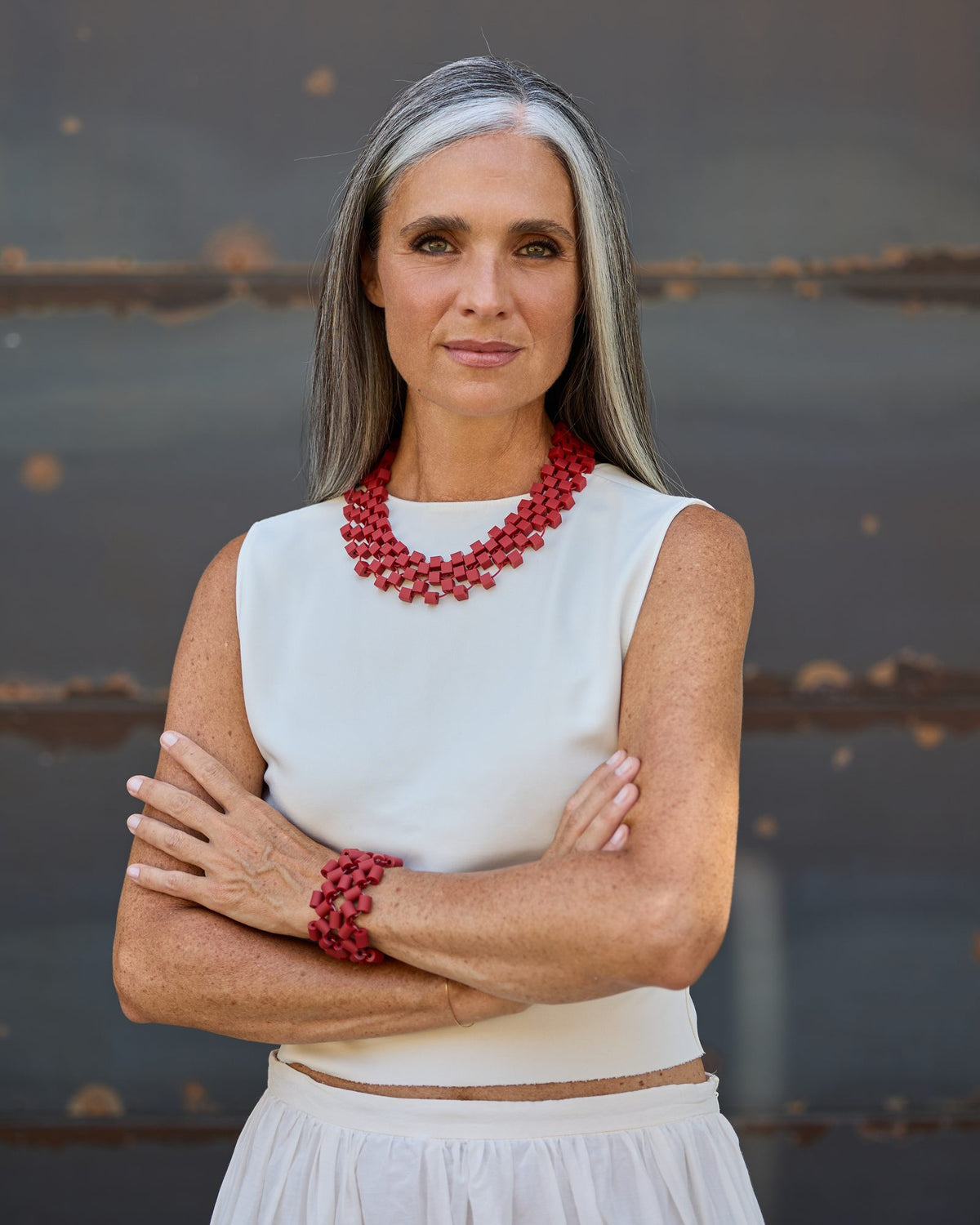 Donna con la Collana Torre