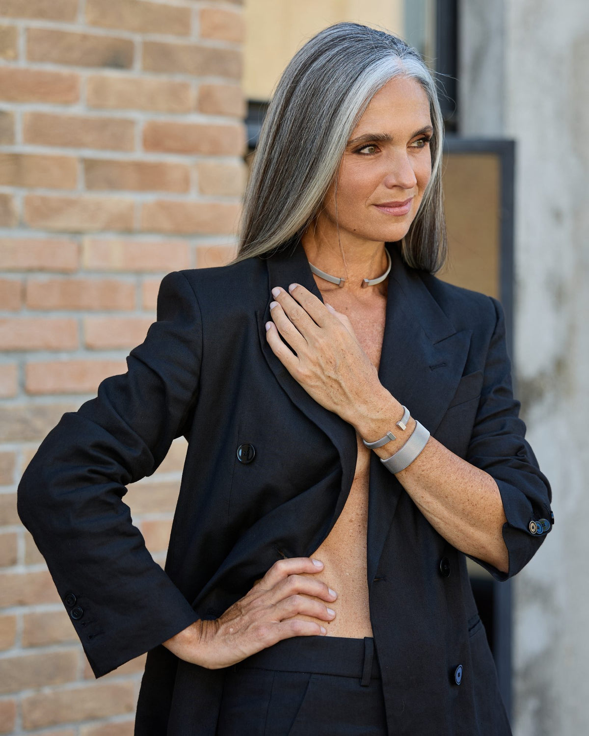 Donna con la Collana Vis