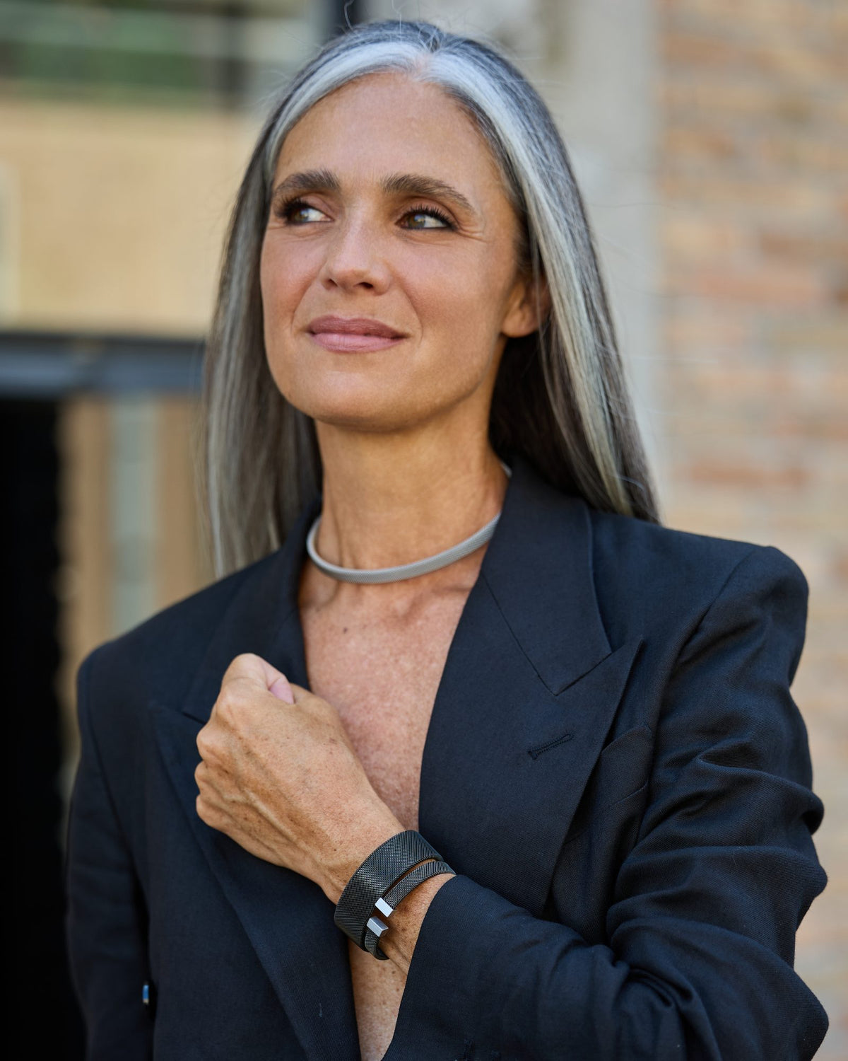 Donna con il Bracciale Vis+