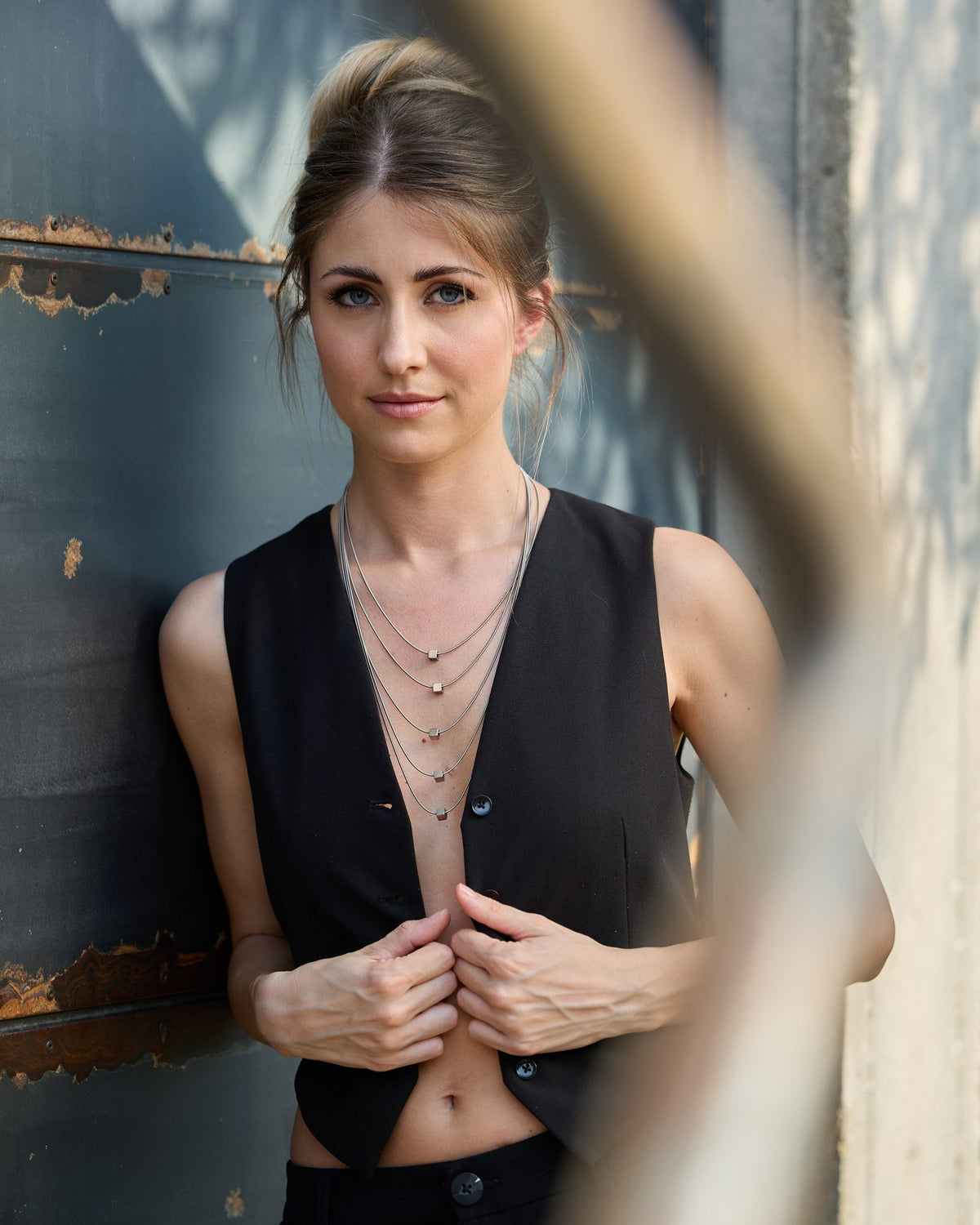 Wave Short necklace in steel, worn